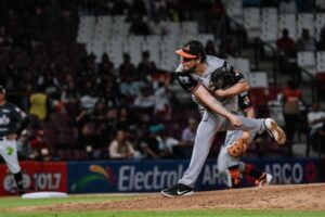 César Vargas pitcher