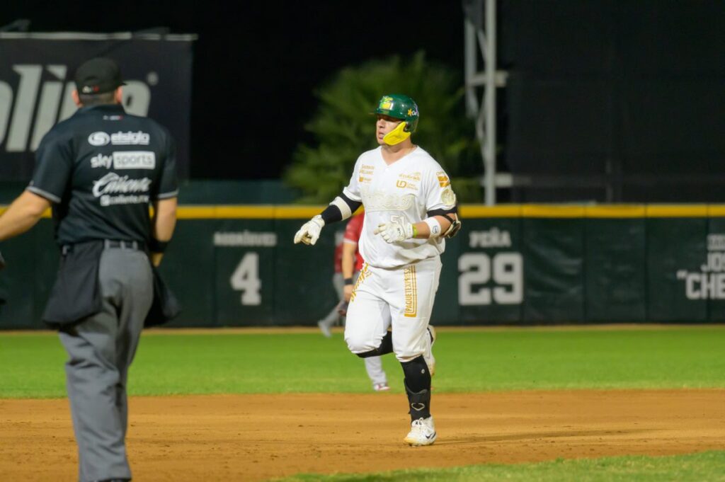 Juan Carlos Camacho bateó HR