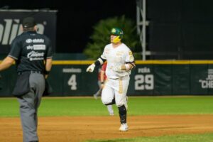 Juan Carlos Camacho bateó HR