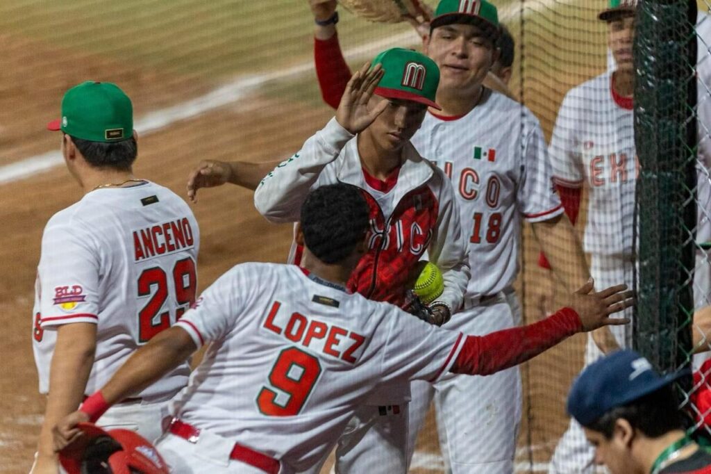 México lidera su grupo en Copa Mundial de Softbol