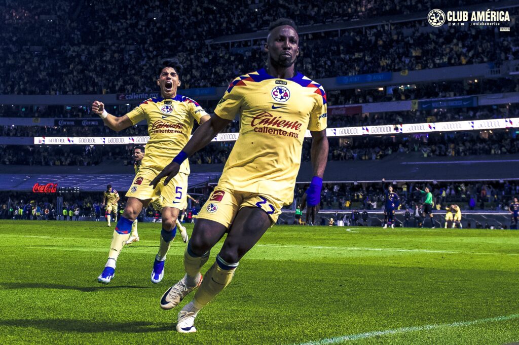 Julián Quiñones América