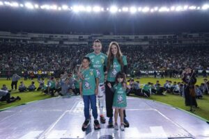 Andrés Guardado presentado con León