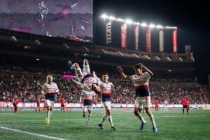 Roberto Alvarado festejo gol