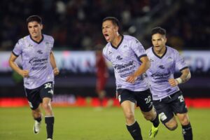 Andres Montano celebrates his goal 1-0 of Maztalan during the 6th round match between Mazatlan FC and Atlas as part of the Torneo Clausura 2024 Liga BBVA MX at EL Encanto Stadium on February 09, 2024 in Mazatlan, Sinaloa, Mexico.