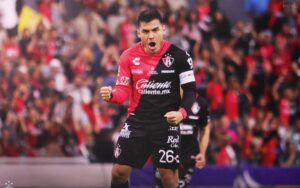 Aldo Rocha festeja gol de Atlas