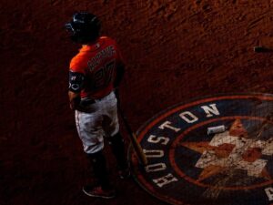 José Altuve firma con Astros