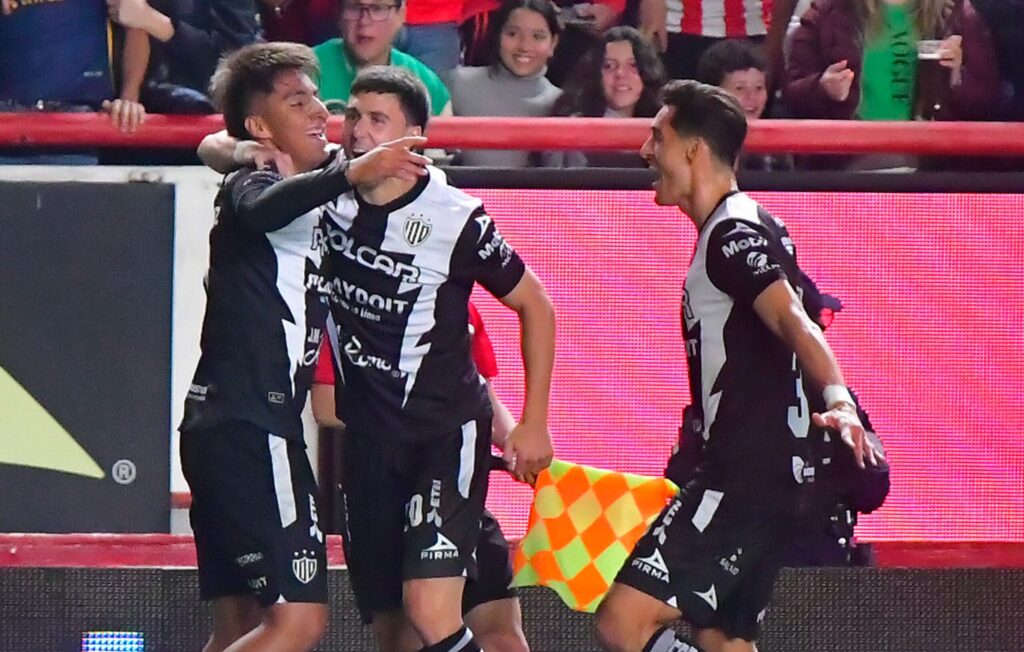 Necaxa gol Emilio Martínez