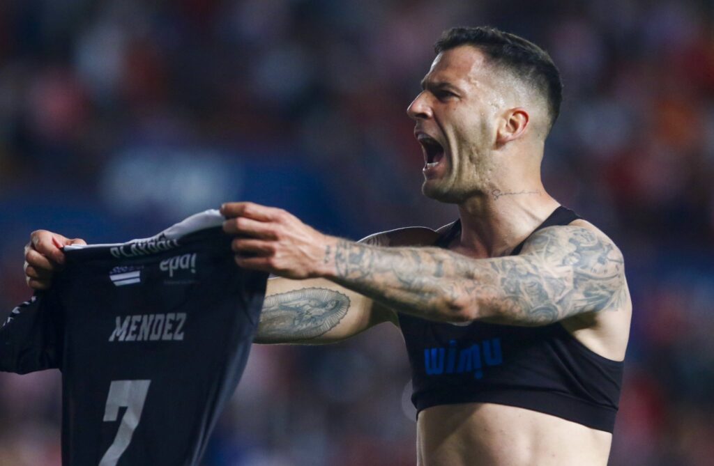 Necaxa festejo Edgar Méndez