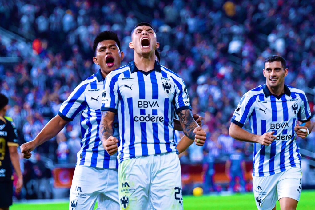 Rayados de Monterrey golea 3-0 a Pumas