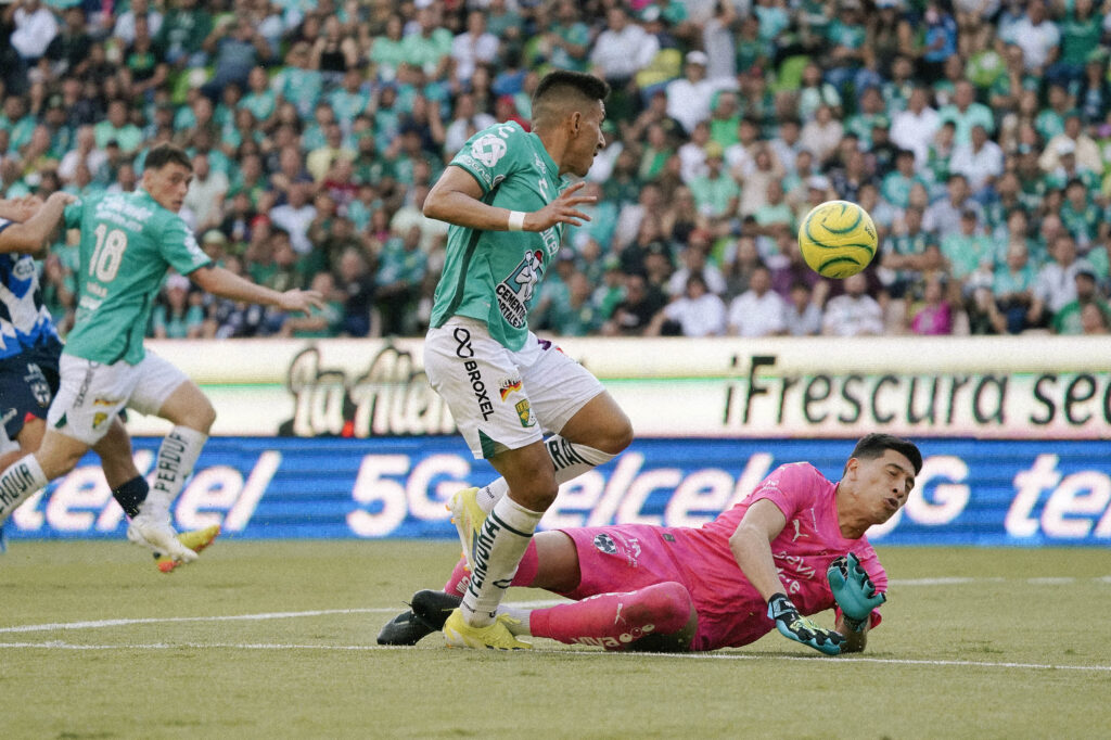 Ángel Mena gol León