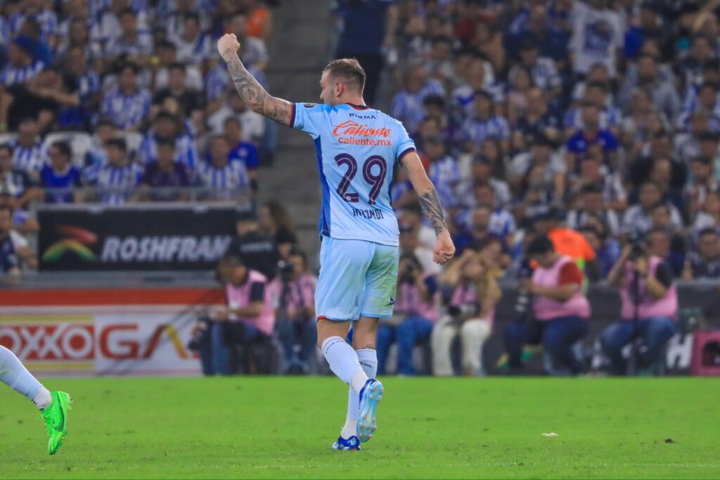 Carlos Rotondi festeja su gol