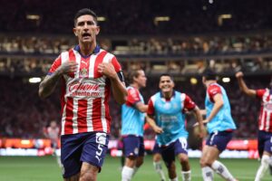 Chivas gol Víctor Guzmán