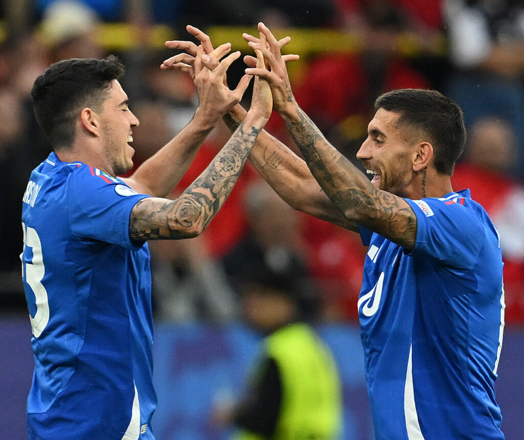 Italia derrota a Albania