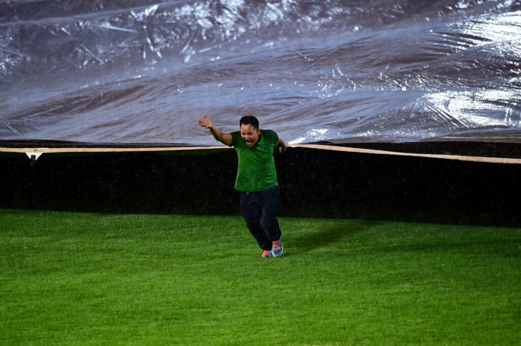 Bravos de León lluvia