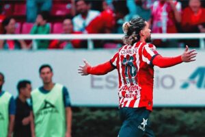 Cade Cowell festeja gol