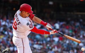 Joey Meneses produce dos carreras