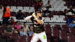 Joey Meneses jugador de Tomateros de Culiacán