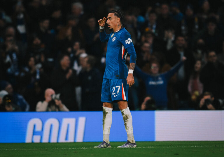 Chelsea sigue prendido de los primeros lugares