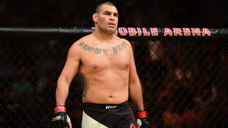 Cain Velasquez sale en libertad condicional