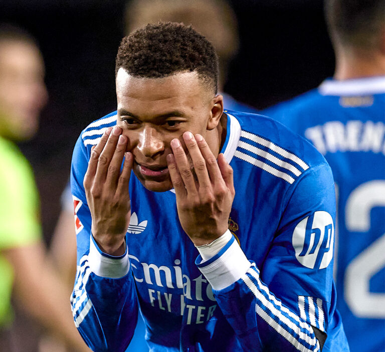 Real Madrid sigue en la pelea por el liderato, derrota 2-0 a Valencia