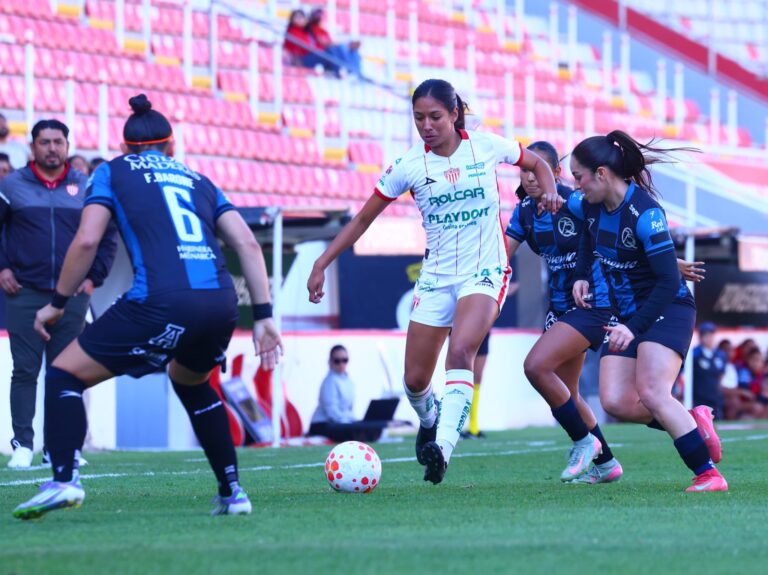 Necaxa Femenil se impone 2-1 sobre Gallos Blanco