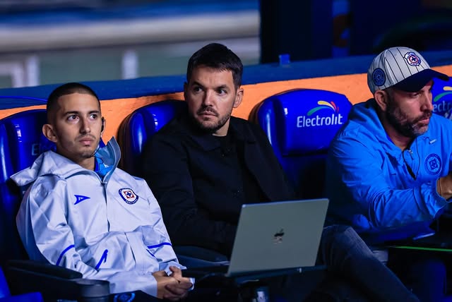 “Confío mucho en que este va a terminar siendo un templo azul” Larcamón