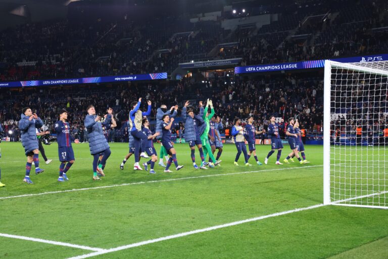 Paris Saint-Germain avanza  a octavos con dramatismo