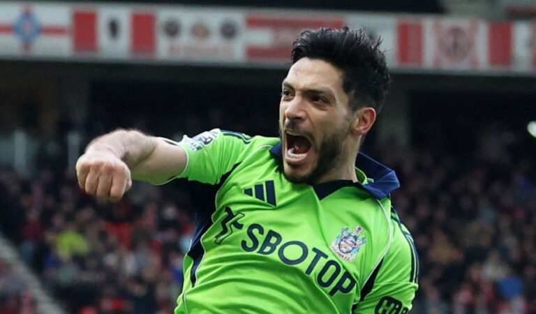 Doblete de Raúl Jiménez en el triunfo del Fulham