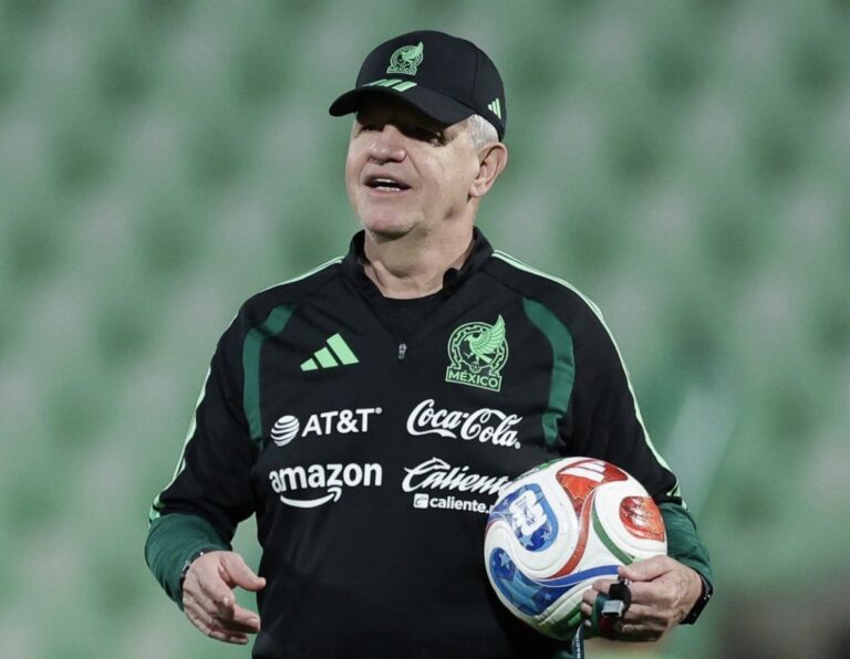 Javier Aguirre define lista para medirse a Islandia