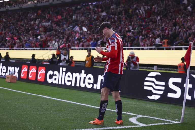 Chivas se queda con el clásico, se impone 1-0 sobre América