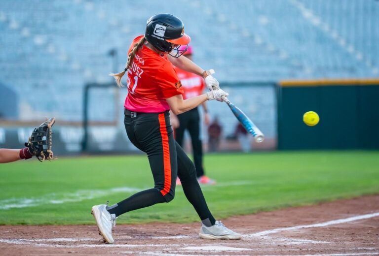 La Escuadra Naranja divide en la Laguna tras revés ante Algodoneras