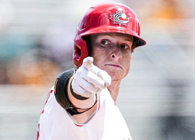 Canadá comenzó encendido al derrotar 8-2 a Colombia