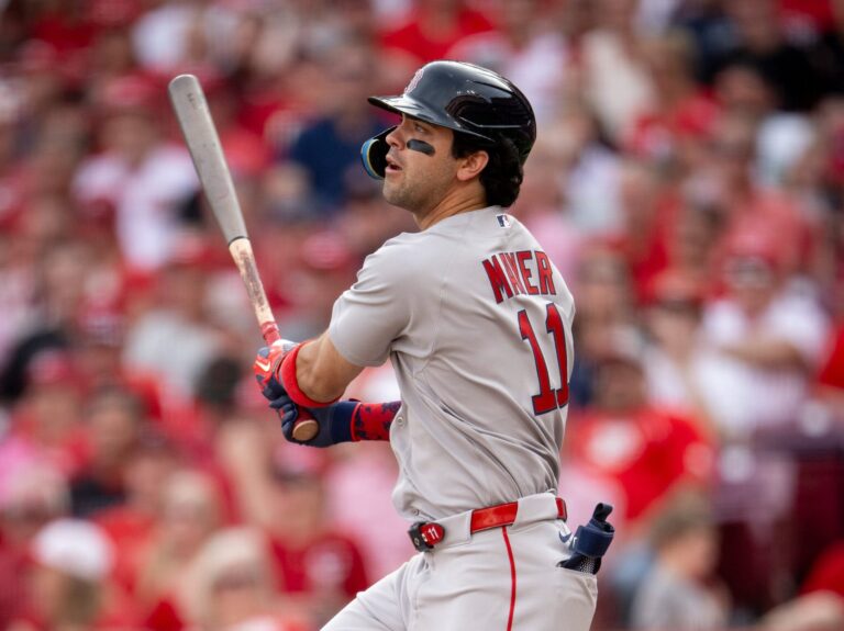 Medias Rojas blanquean a los Rojos con dominio total de Garrett Crochet