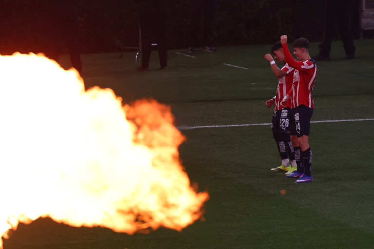 El Rebaño on fire; Chivas golea 5-0 a León