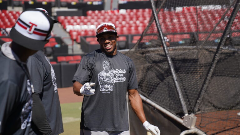 EL FRONTERIZO GREG ALLEN SE PREPARA PARA EMBESTIR CON LOS TOROS