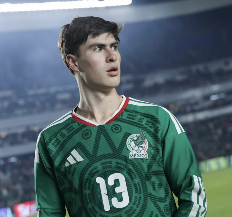 ‘Hormiga’ González se mete a la pelea por un lugar en el Mundial; Aguirre destaca su proyección