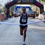 Gana Juan Luis Barrios el 21K Medio Maratón Mazatlán