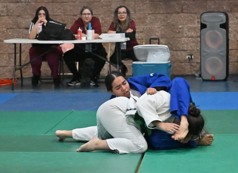 Mujeres Imparables: clase masiva de defensa personal en Mazatlán