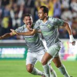 América vence a Mazatlán y se mantiene en la pelea