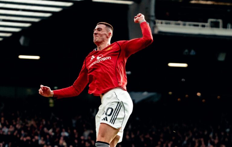 Manchester United mantiene el paso perfecto de Carrick y se afianza en zona de Champions