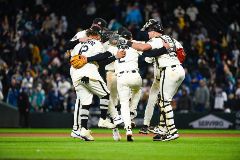 Mariners apalean a Guardians con explosiva ofensiva en casa