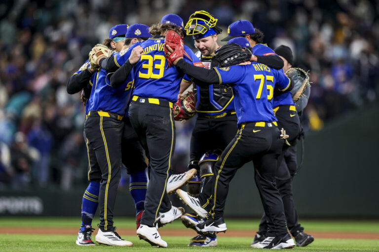 Marineros derrota a Guadianes, Arozarena y Muñoz aportan al triunfo