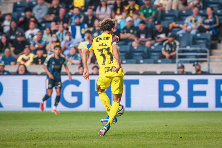 América toma ventaja en Filadelfia con gol de Veiga en la Concacaf Champions Cup
