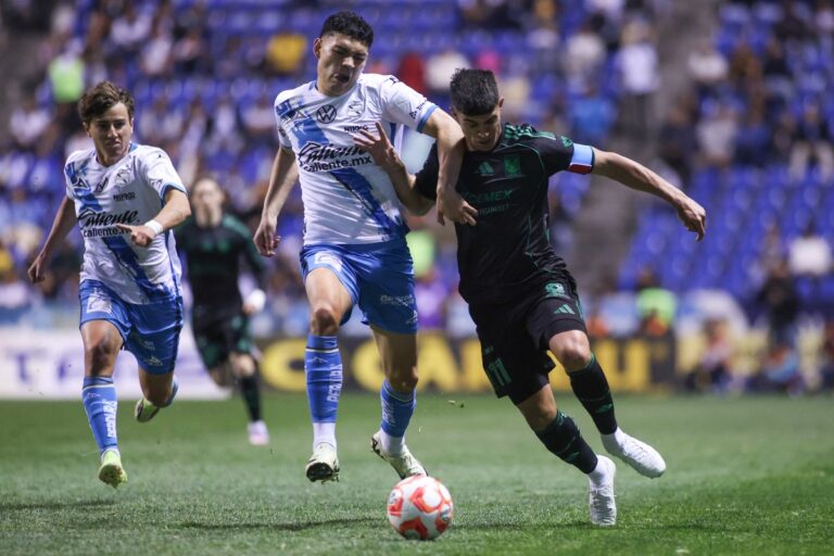 Puebla sorprende y golea a los Tigres