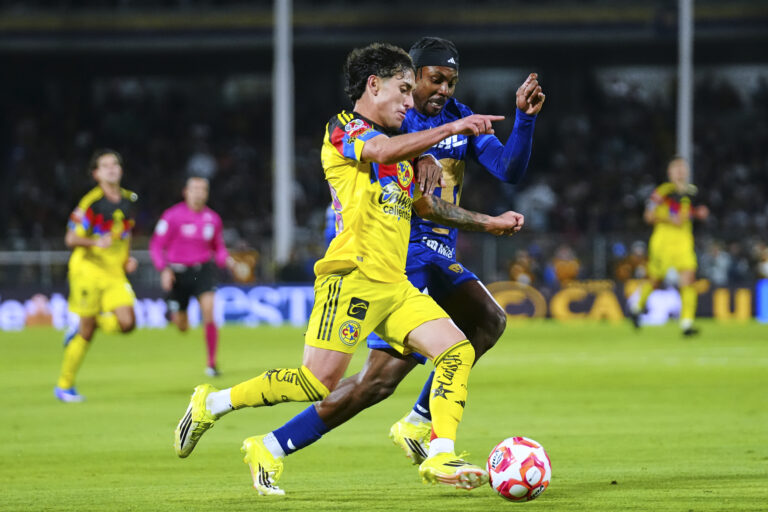Pumas vence al América en el Clásico Capitalino con gol agónico de Morales