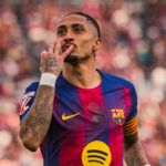 Barcelona golea al Sevilla y se mantiene firme en la cima de LaLiga