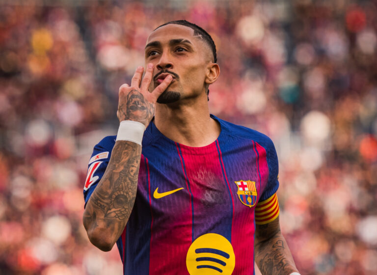 Barcelona golea al Sevilla y se mantiene firme en la cima de LaLiga