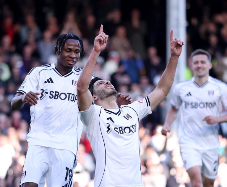 Raúl Jiménez anota en triunfo del Fulham 3-1 sobre el Burnley