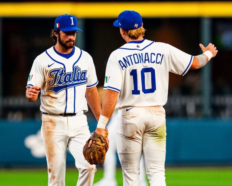 Italia derrota 7-4 a Gran Bretaña y los deja fuera del WBC