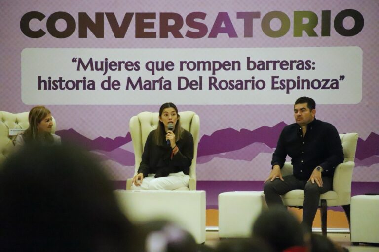 INSPIRA MARÍA DEL ROSARIO ESPINOZA A JÓVENES EN GUASAVE CON EL CONVERSATORIO “MUJERES QUE ROMPEN BARRERAS”
